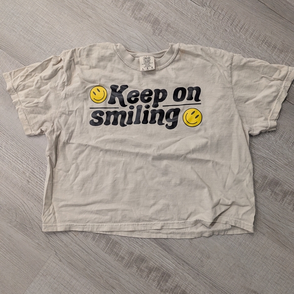 Comfort Colors Smiley Crop Top - Cream - Picture 1 of 1